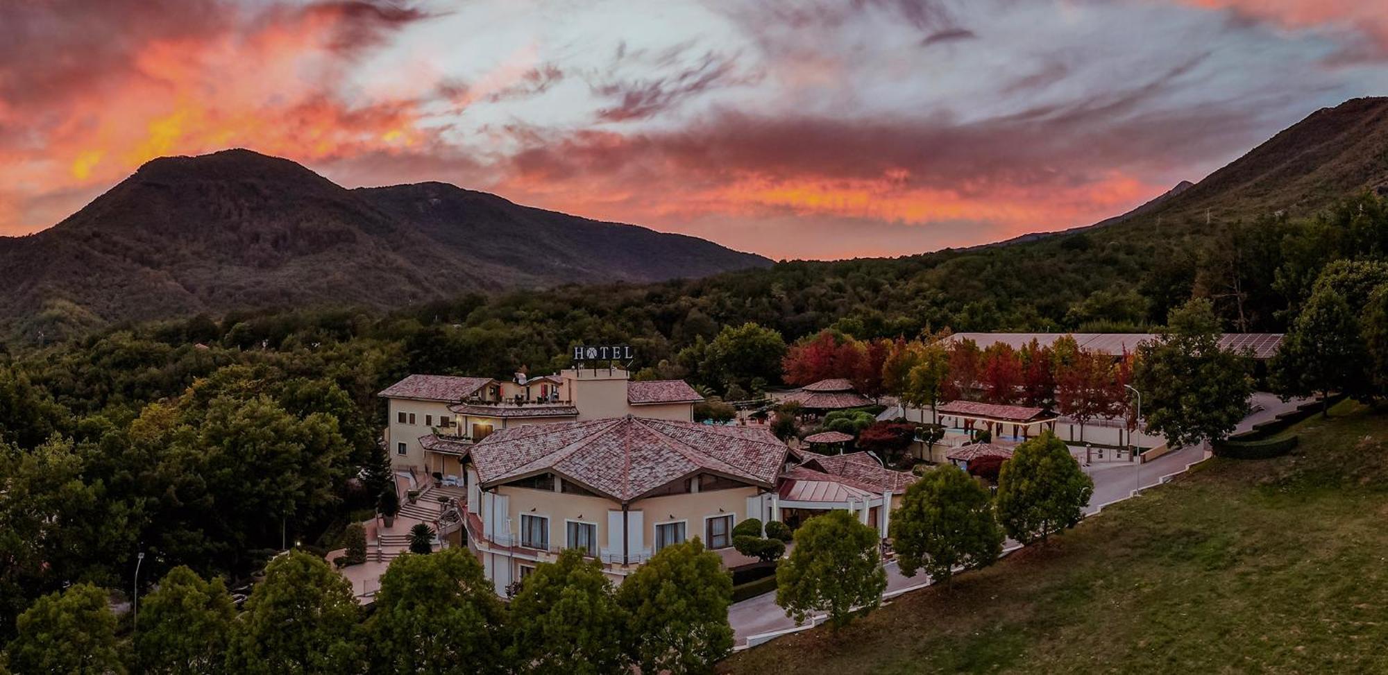 San Raffaele Hotel Restaurant & Resort Castelluccio Superiore Exterior foto