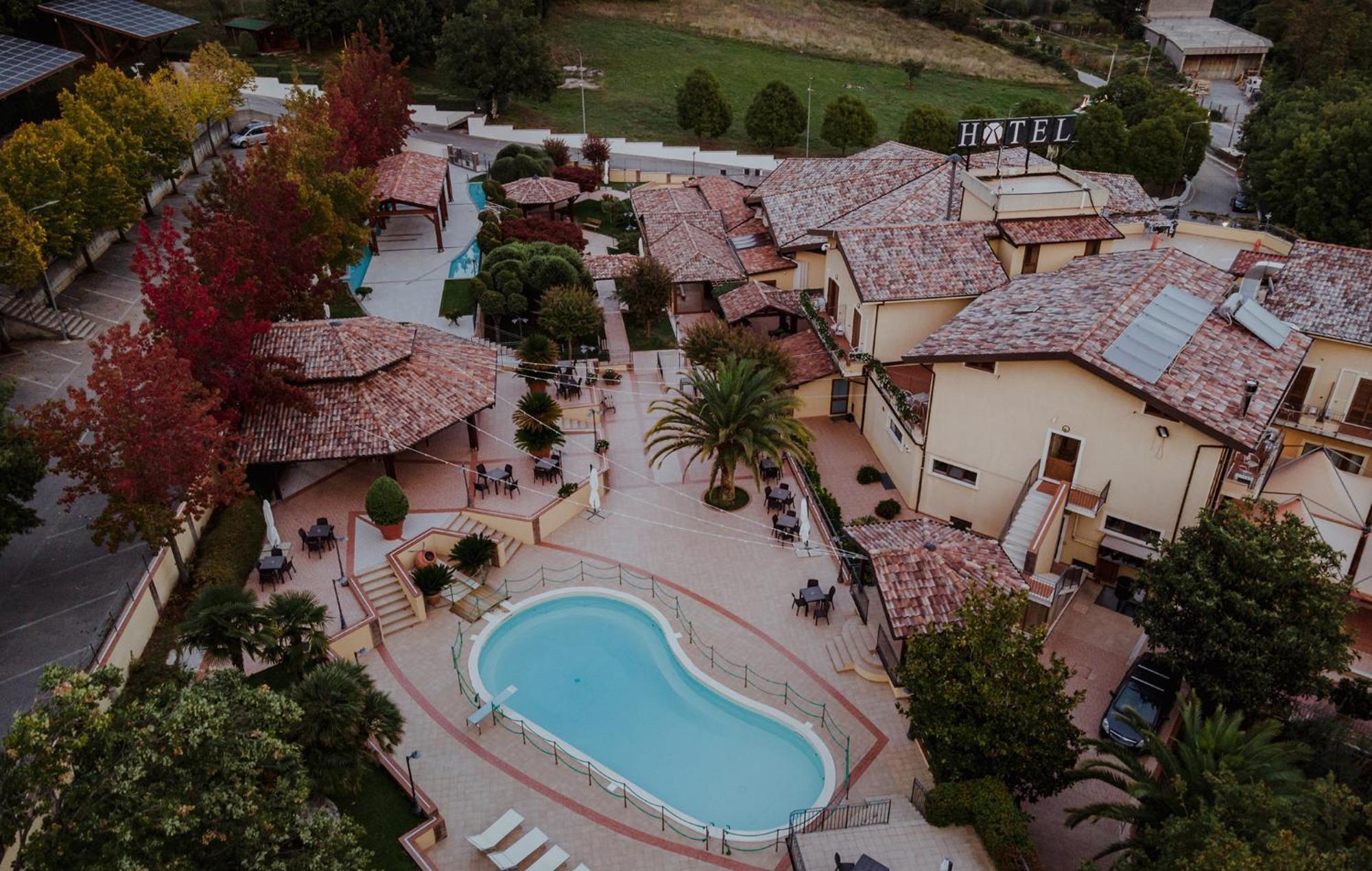 San Raffaele Hotel Restaurant & Resort Castelluccio Superiore Exterior foto