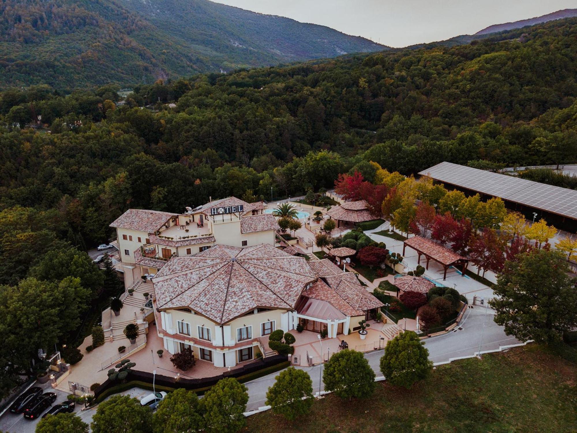 San Raffaele Hotel Restaurant & Resort Castelluccio Superiore Exterior foto